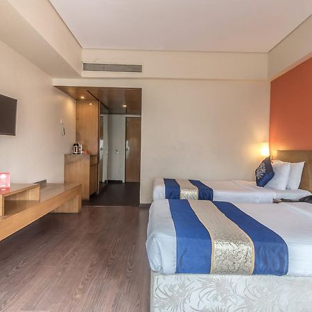 Oyo Flagship 584 Santacruz East Hotel Malad Bagian luar foto