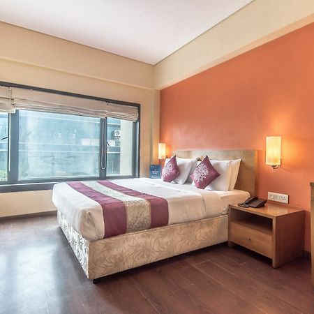 Oyo Flagship 584 Santacruz East Hotel Malad Bagian luar foto