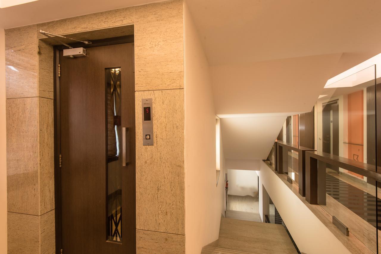Oyo Flagship 584 Santacruz East Hotel Malad Bagian luar foto