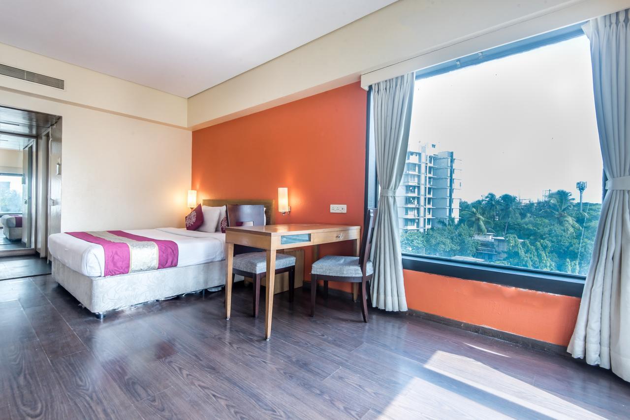 Oyo Flagship 584 Santacruz East Hotel Malad Bagian luar foto